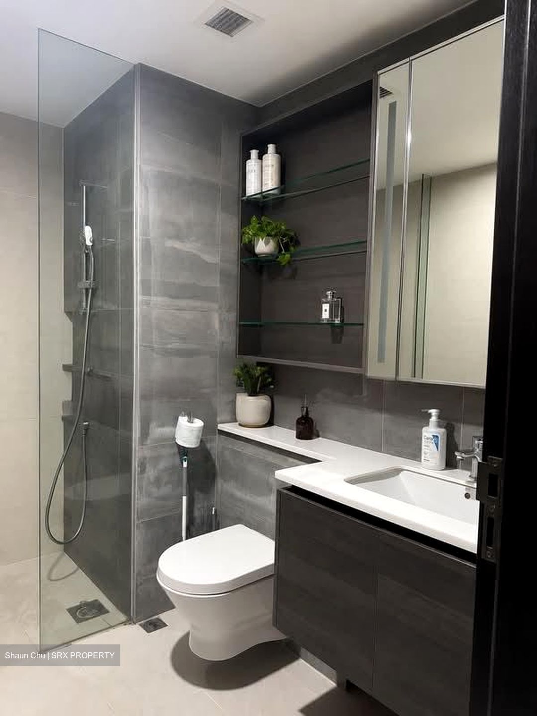 Sims Urban Oasis (D14), Condominium #638308361